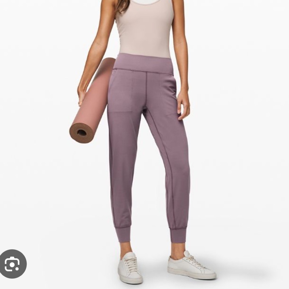 Lululemon crop align jogger in frosted mulberry